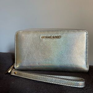 Michael Kors Adele Leather smartphone wallet